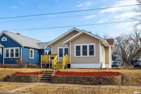 2370 27th St, Moline, IL 61265 photo 2