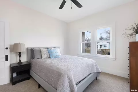 2370 27th St, Moline, IL 61265 photo 15