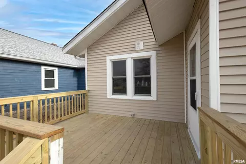 2370 27th St, Moline, IL 61265 photo 4