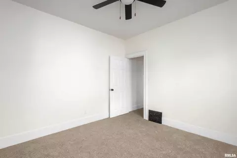 2370 27th St, Moline, IL 61265 photo 20