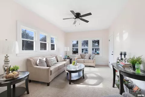 2370 27th St, Moline, IL 61265 photo 7