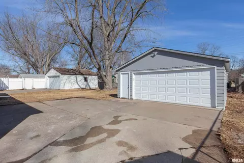 3534 37th St, Moline, IL 61265 photo 5