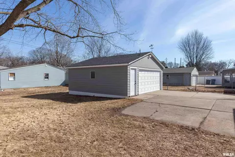 3534 37th St, Moline, IL 61265 photo 6