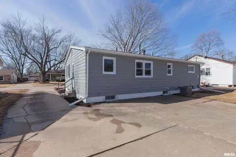 3534 37th St, Moline, IL 61265 photo 8