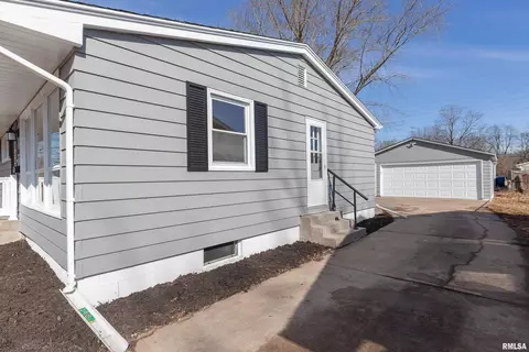 3534 37th St, Moline, IL 61265 photo 4