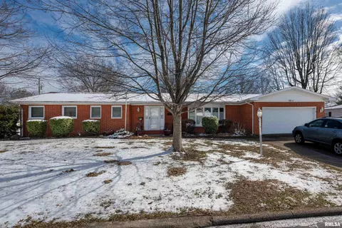 803 Dogwood Ln, Marion, IL 62959