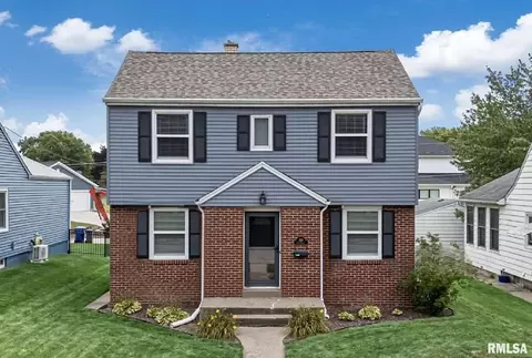 619 6th St, Bettendorf, IA 52722