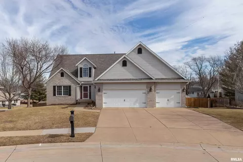 2653 N Stark St, Davenport, IA 52804