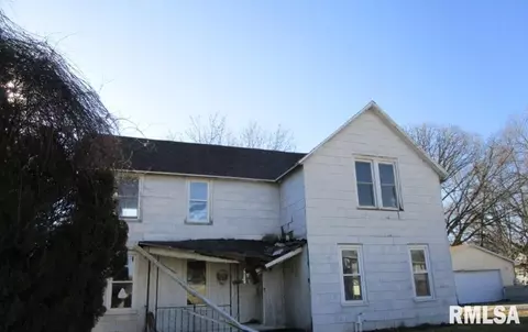 307 S State St, East Galesburg, IL 61430