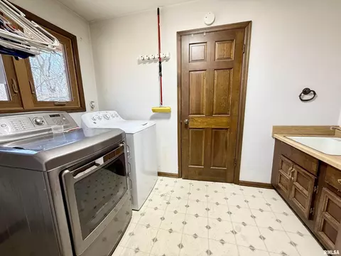317 5th St, Silvis, IL 61282 photo 15