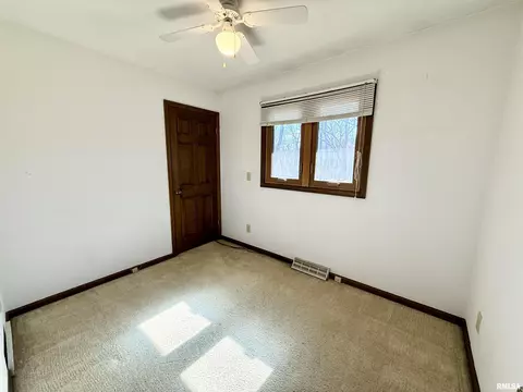 317 5th St, Silvis, IL 61282 photo 21