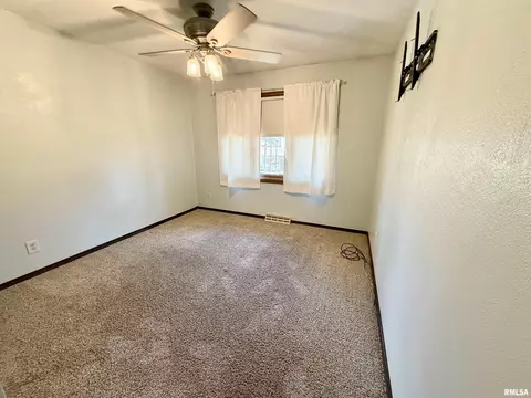 317 5th St, Silvis, IL 61282 photo 17