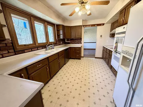 317 5th St, Silvis, IL 61282 photo 14