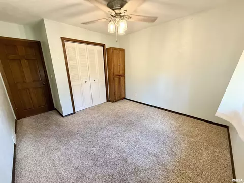 317 5th St, Silvis, IL 61282 photo 18