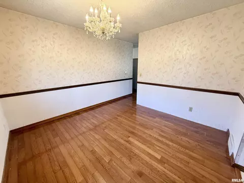 317 5th St, Silvis, IL 61282 photo 11