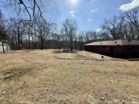 317 5th St, Silvis, IL 61282 photo 8