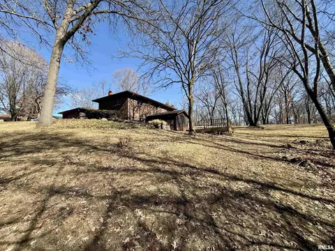 317 5th St, Silvis, IL 61282 photo 2