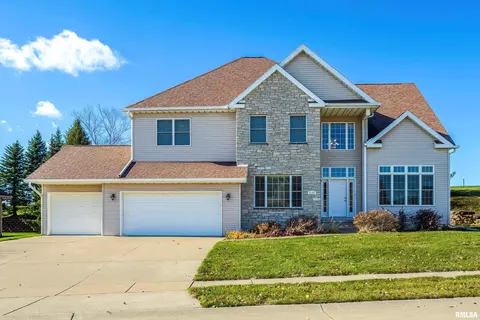 6126 Emery Ct, Bettendorf, IA 52722
