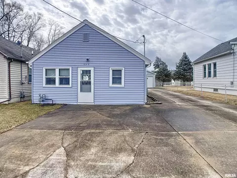 1822 27 12 Ave, East Moline, IL 61244