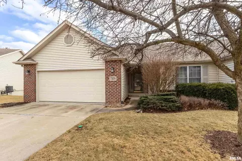 7324 35th Avenue Ct, Moline, IL 61265