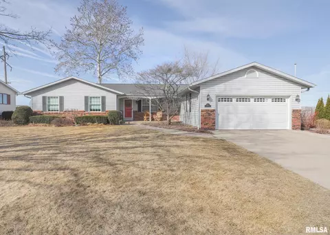 837 Hickory Dr, Geneseo, IL 61254