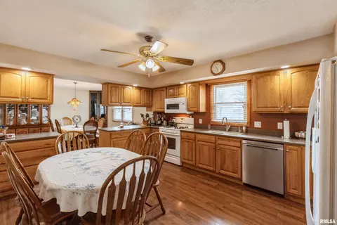 8 Hillcrest Ct, Park View, IA 52748 photo 13