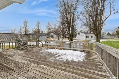 8 Hillcrest Ct, Park View, IA 52748 photo 4