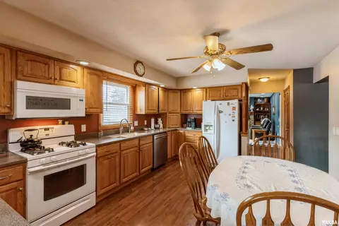 8 Hillcrest Ct, Park View, IA 52748 photo 14