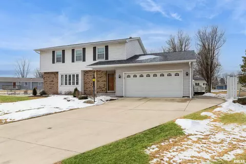 8 Hillcrest Ct, Park View, IA 52748 photo 2