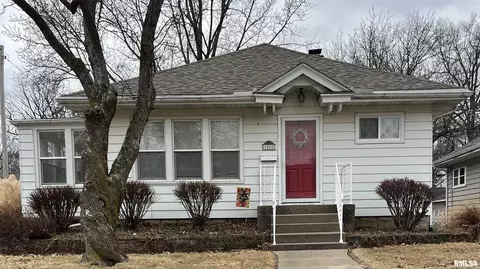 2802 Carey Ave, Davenport, IA 52803