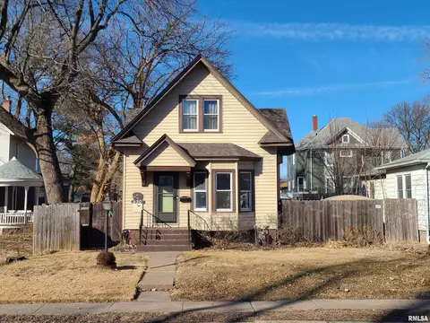650 E 29th St, Davenport, IA 52803