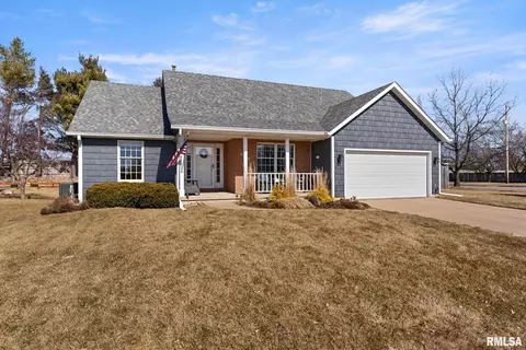 2346 Lindenwood Dr, Bettendorf, IA 52722