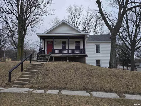 1517 Spring St, Davenport, IA 52803