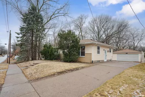 1515 32nd St, Moline, IL 61265