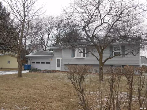 620 Terrace Dr, Blue Grass, IA 52726