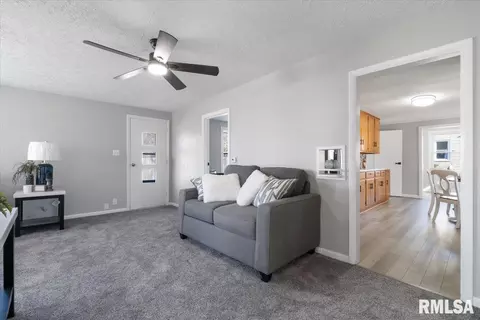 3306 40th St, Moline, IL 61265 photo 4