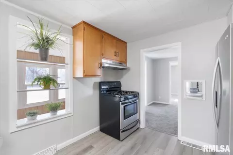 3306 40th St, Moline, IL 61265 photo 13
