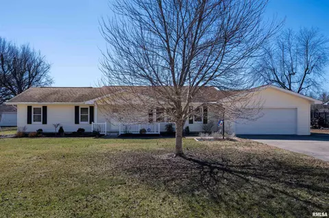311 Gateway Rd, Marion, IL 62959
