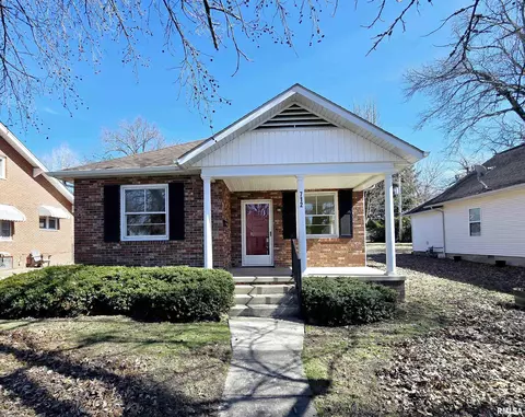 712 N 12th St, Herrin, IL 62948