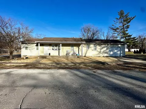 900 Park St, Eldorado, IL 62930