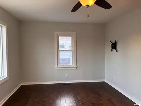 220 E Kellogg Ave, Kewanee, IL 61443 photo 4