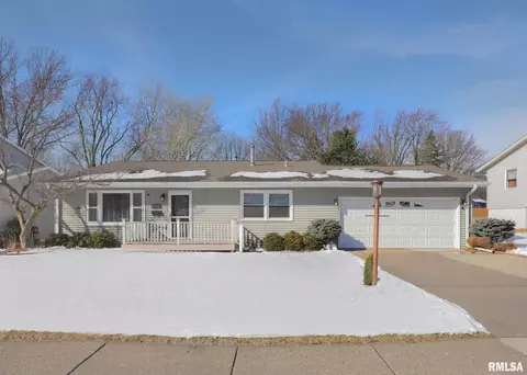 3410 Fairhaven Rd, Davenport, IA 52807