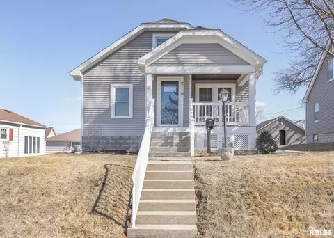 2119 N Howell St, Davenport, IA 52804