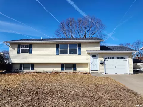 1433 Woods Ave, Camanche, IA 52730