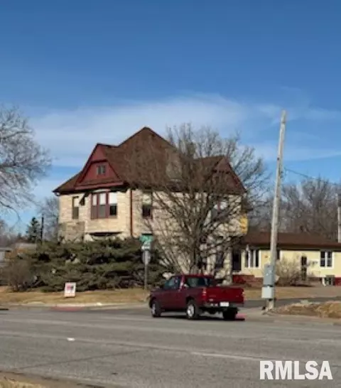 1703 Brady St, Davenport, IA 52803