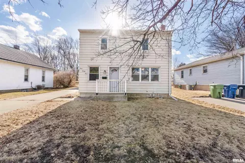 323 19th Pl, Clinton, IA 52732