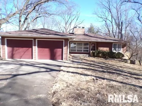 7 Forestview Dr, Coal Valley, IL 61240