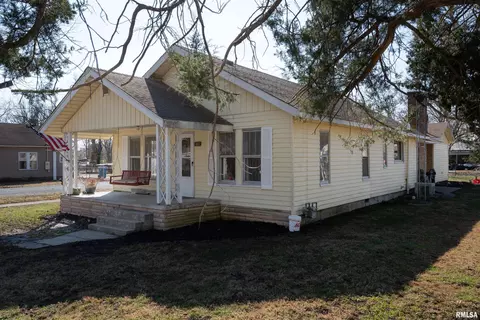 403 N Seba St, Hurst, IL 62949