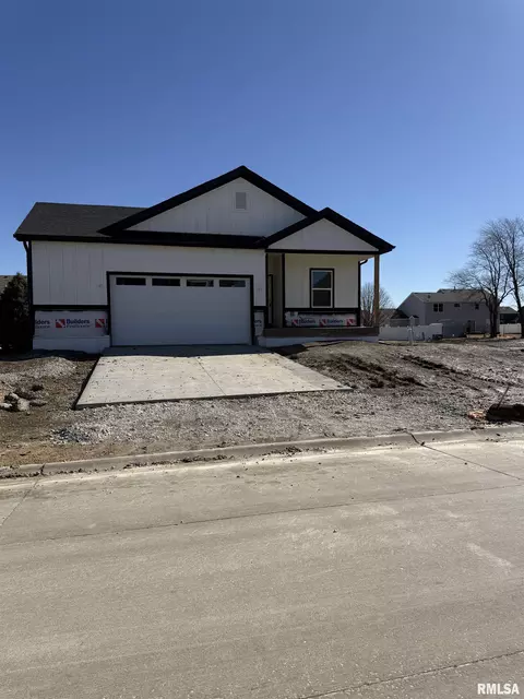 1607 Westport Dr, Davenport, IA 52804
