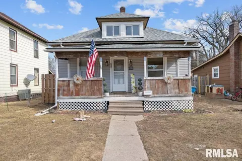 358 21st St, East Moline, IL 61244